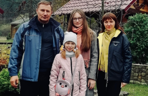 Anna Kozel with her father, Mykola; her mother, Lyudmila; and her younger sister, Anastasia. (Anna Kozel)